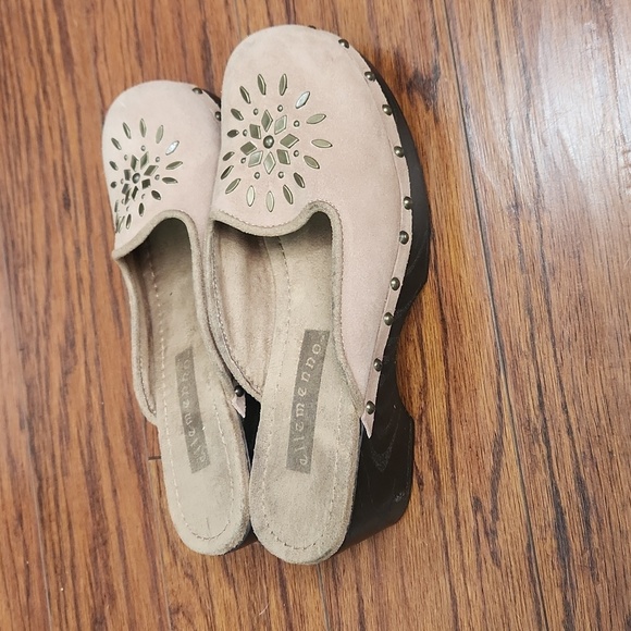 Ellemeno Light Brown Studded Slip On Mules - Picture 2 of 6